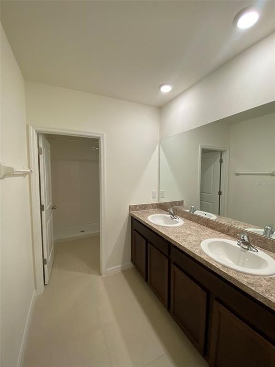 For Rent: $2,400 (3 beds, 2 baths, 1758 Square Feet)