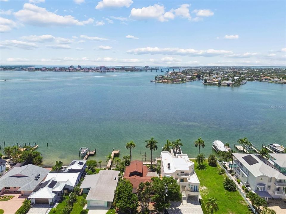 На продажу: $1,450,000 (0.16 acres)