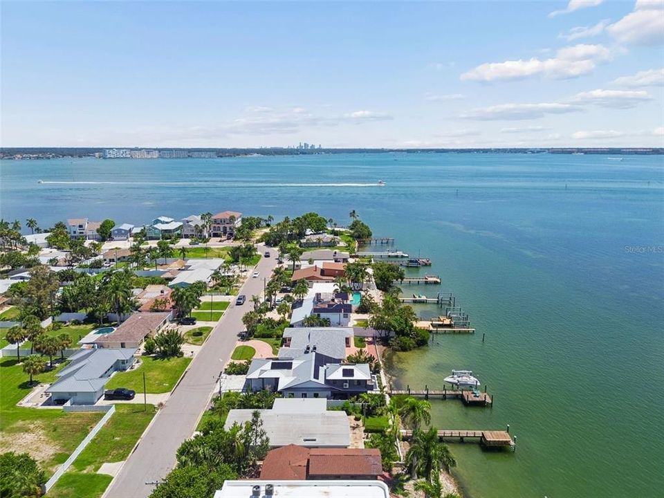 На продажу: $1,450,000 (0.16 acres)