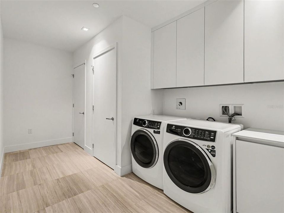 В аренду: $14,000 (3 спален, 2 ванн, 2404 Квадратных фут)