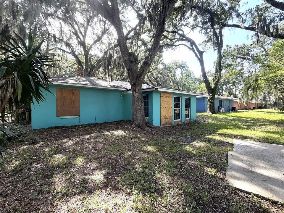 For Sale: $99,900 (3 beds, 2 baths, 1275 Square Feet)