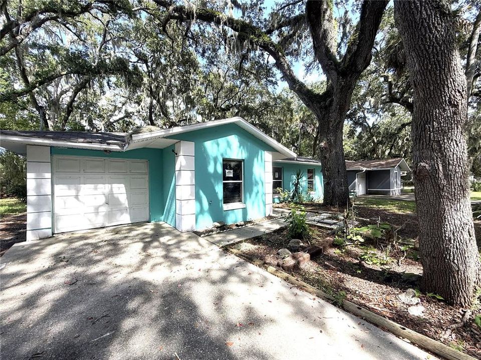 For Sale: $99,900 (3 beds, 2 baths, 1275 Square Feet)