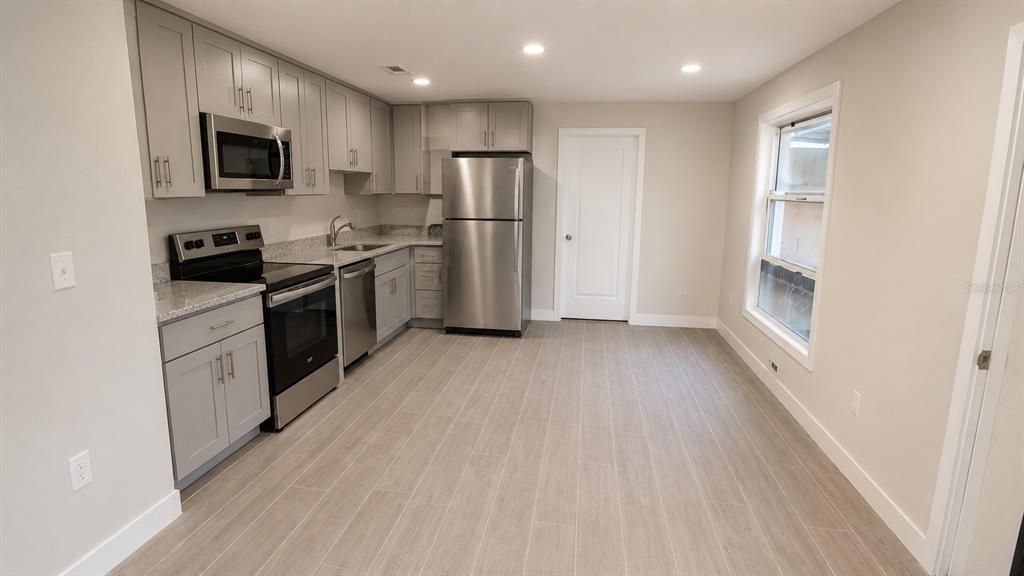 For Sale: $99,900 (3 beds, 2 baths, 1275 Square Feet)