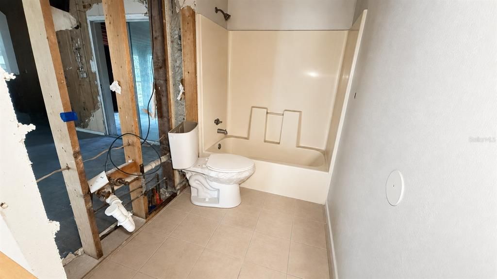 For Sale: $99,900 (3 beds, 2 baths, 1275 Square Feet)
