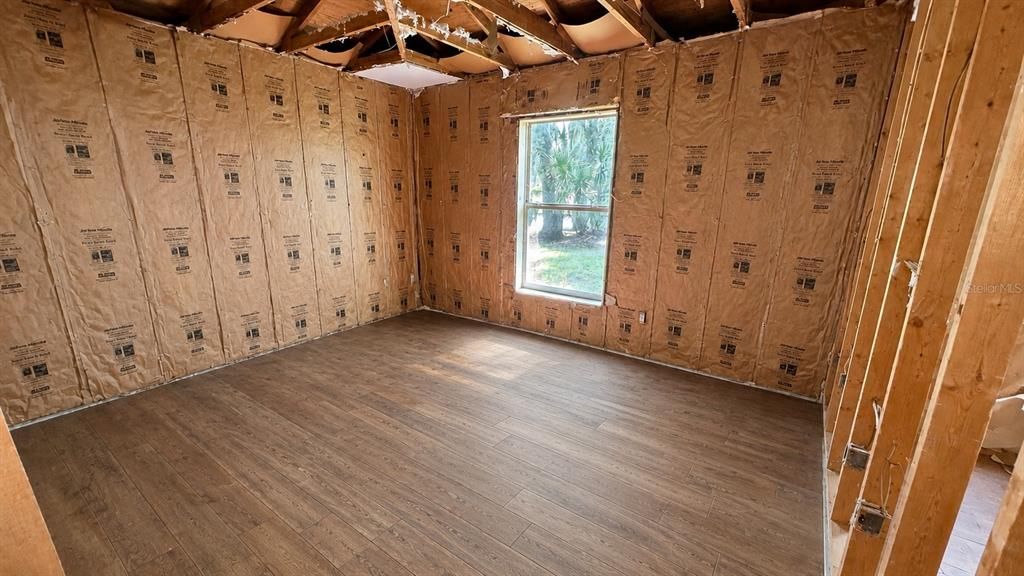 For Sale: $99,900 (3 beds, 2 baths, 1275 Square Feet)