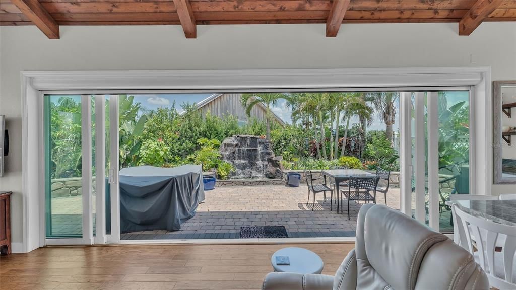 For Sale: $529,900 (1 beds, 1 baths, 1470 Square Feet)