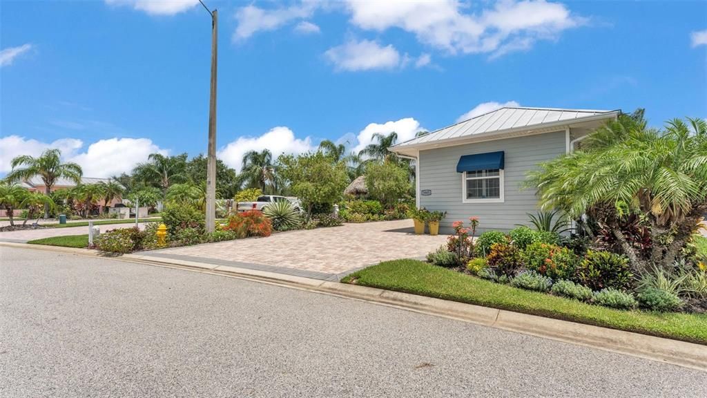 For Sale: $529,900 (1 beds, 1 baths, 1470 Square Feet)