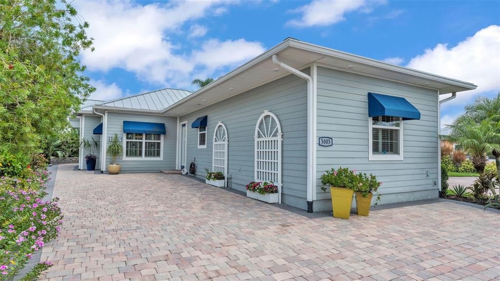 For Sale: $529,900 (1 beds, 1 baths, 1470 Square Feet)