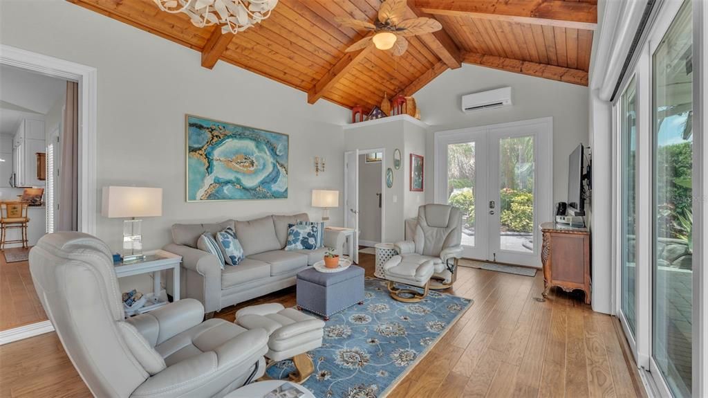 For Sale: $529,900 (1 beds, 1 baths, 1470 Square Feet)