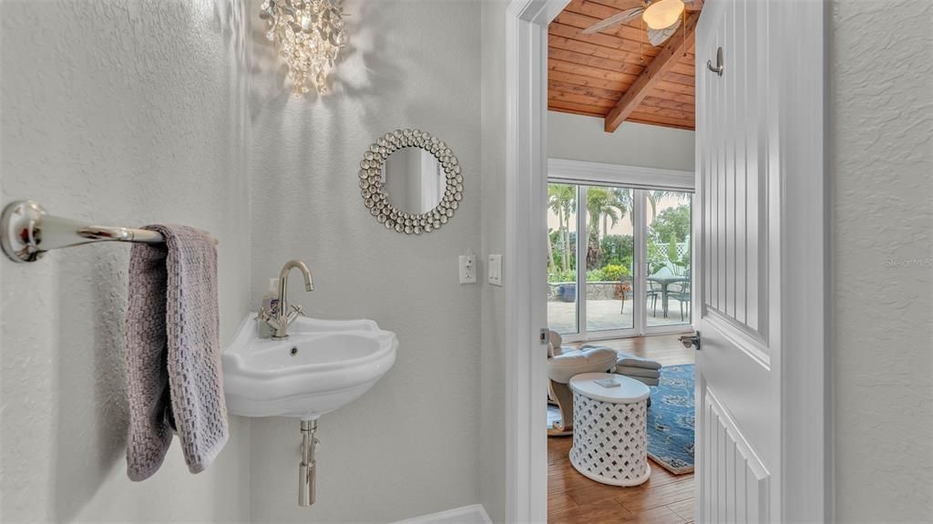 For Sale: $529,900 (1 beds, 1 baths, 1470 Square Feet)