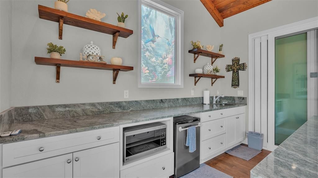 For Sale: $529,900 (1 beds, 1 baths, 1470 Square Feet)