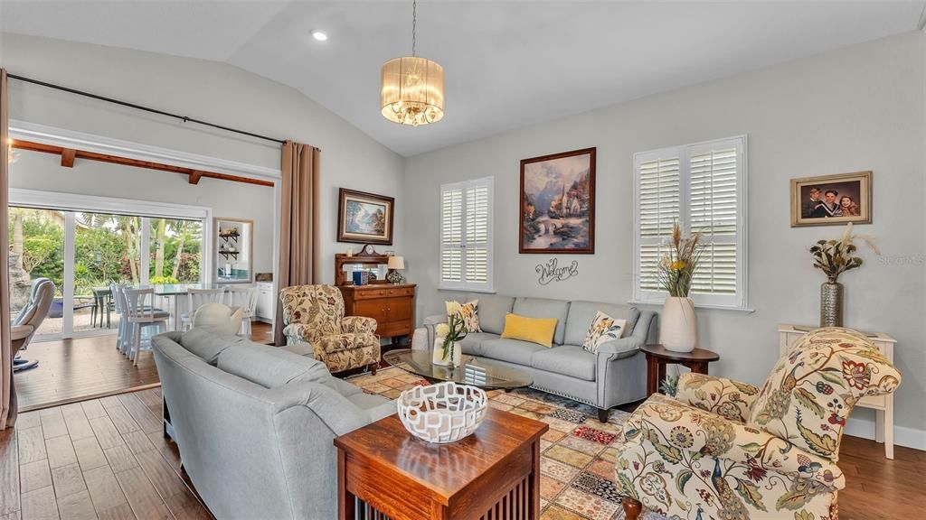 For Sale: $529,900 (1 beds, 1 baths, 1470 Square Feet)