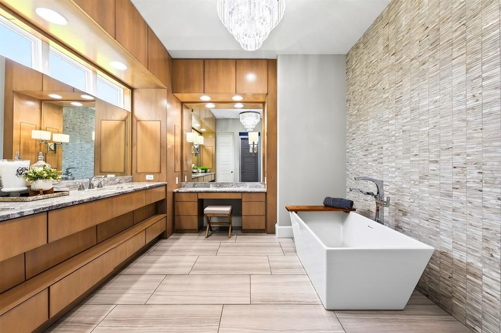 En Venta: $2,200,000 (5 camas, 4 baños, 4484 Pies cuadrados)