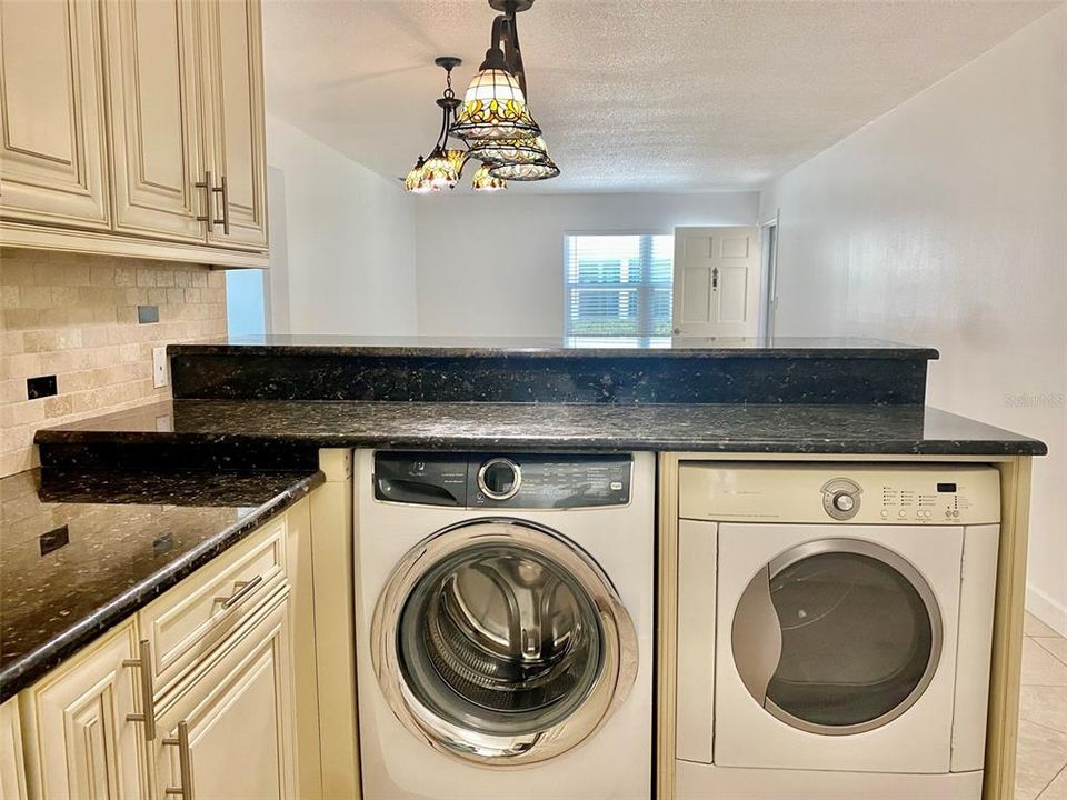 For Rent: $2,100 (2 beds, 1 baths, 842 Square Feet)