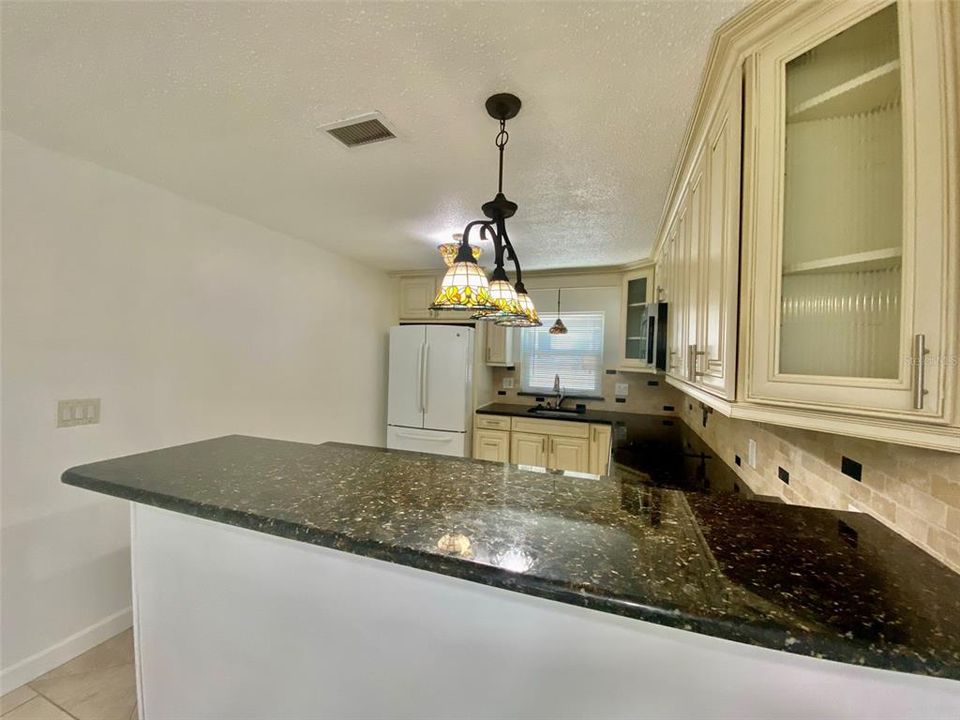 For Rent: $2,100 (2 beds, 1 baths, 842 Square Feet)