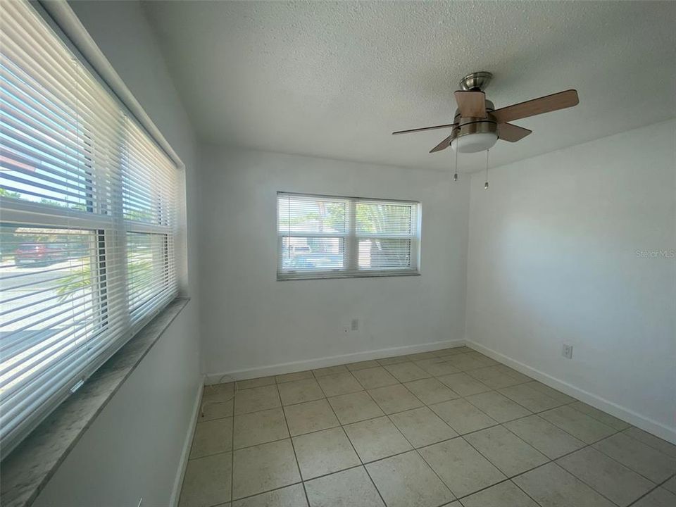 For Rent: $2,100 (2 beds, 1 baths, 842 Square Feet)
