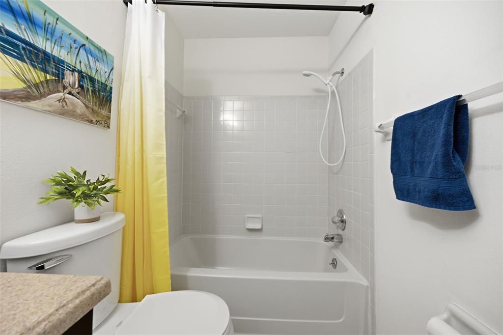 На продажу: $134,999 (2 спален, 2 ванн, 912 Квадратных фут)