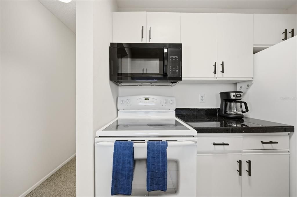 На продажу: $134,999 (2 спален, 2 ванн, 912 Квадратных фут)