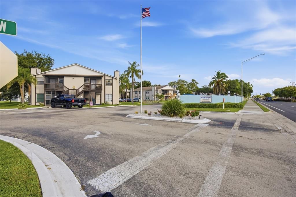 На продажу: $134,999 (2 спален, 2 ванн, 912 Квадратных фут)