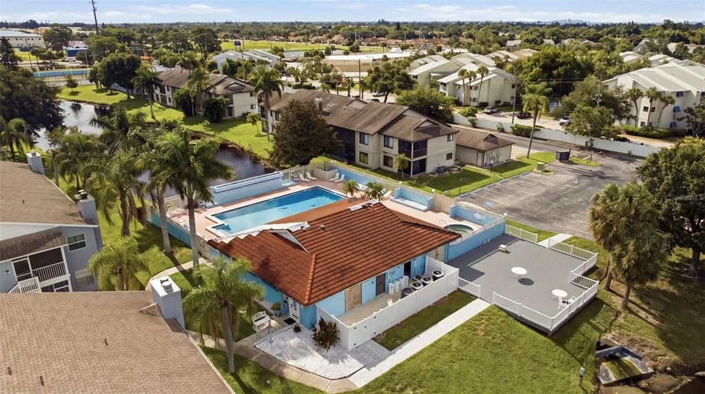 На продажу: $134,999 (2 спален, 2 ванн, 912 Квадратных фут)
