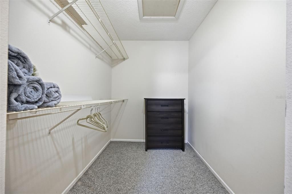 На продажу: $134,999 (2 спален, 2 ванн, 912 Квадратных фут)