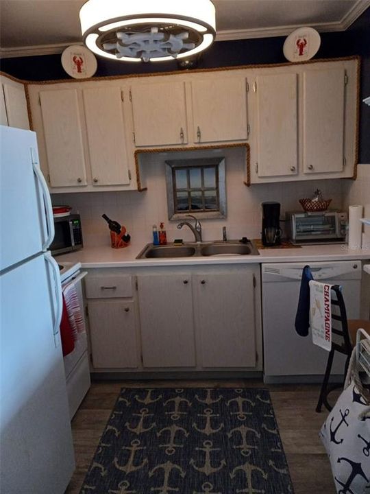 For Rent: $1,400 (0 beds, 1 baths, 530 Square Feet)