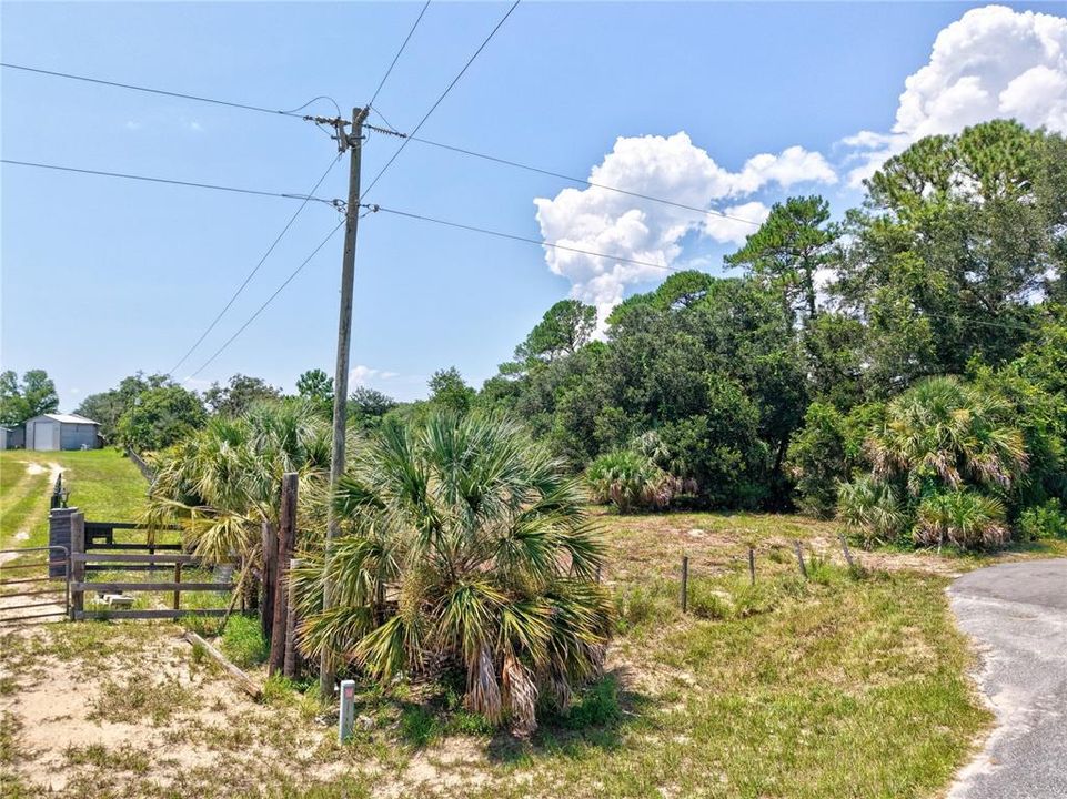 For Sale: $249,997 (2 beds, 2 baths, 924 Square Feet)
