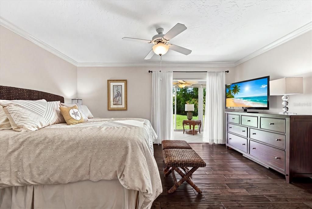 For Sale: $319,000 (2 beds, 2 baths, 1601 Square Feet)