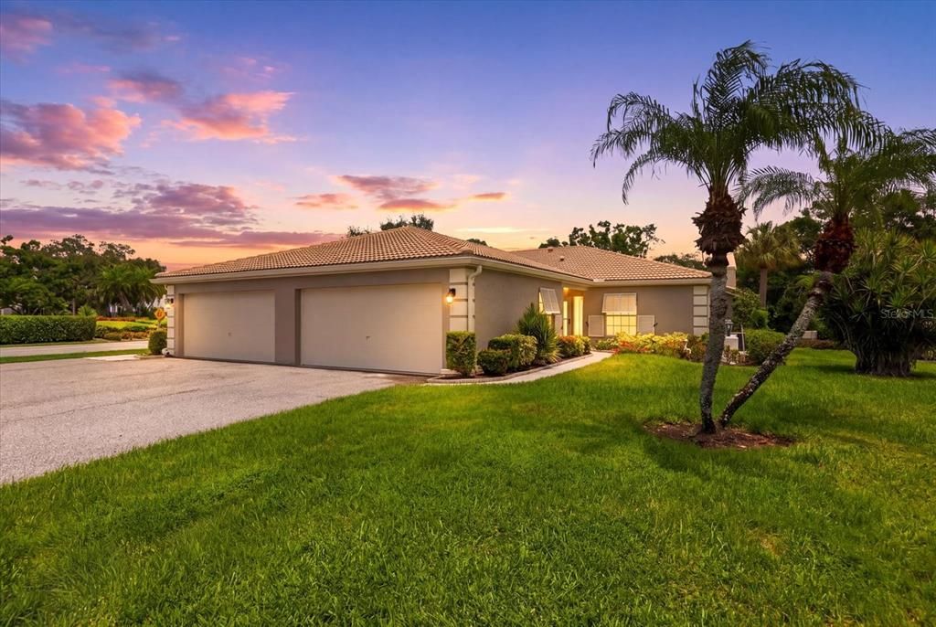 For Sale: $319,000 (2 beds, 2 baths, 1601 Square Feet)