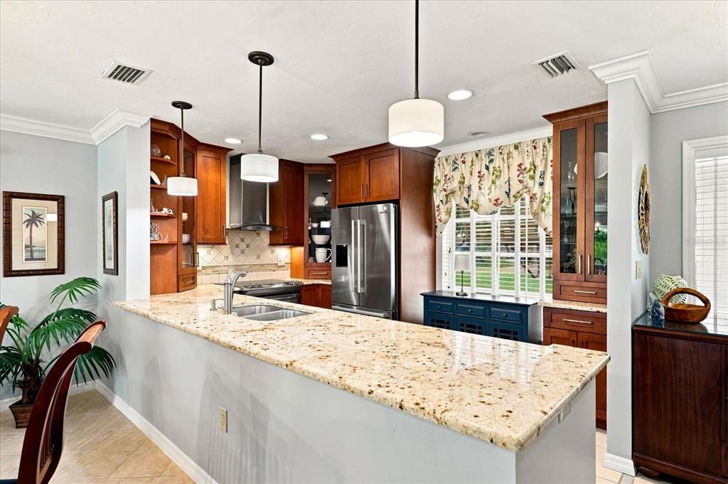 For Sale: $319,000 (2 beds, 2 baths, 1601 Square Feet)