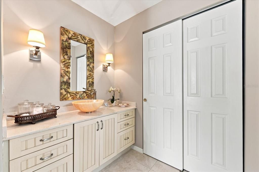 For Sale: $319,000 (2 beds, 2 baths, 1601 Square Feet)