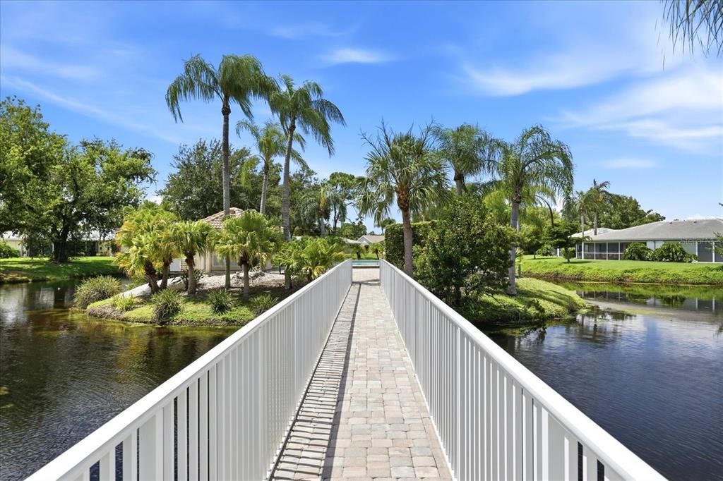 For Sale: $319,000 (2 beds, 2 baths, 1601 Square Feet)