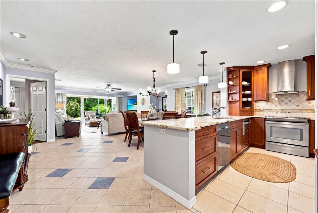 For Sale: $319,000 (2 beds, 2 baths, 1601 Square Feet)