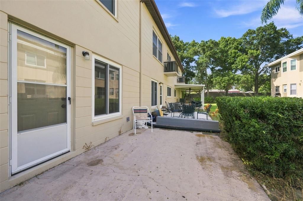 На продажу: $139,900 (2 спален, 2 ванн, 1050 Квадратных фут)