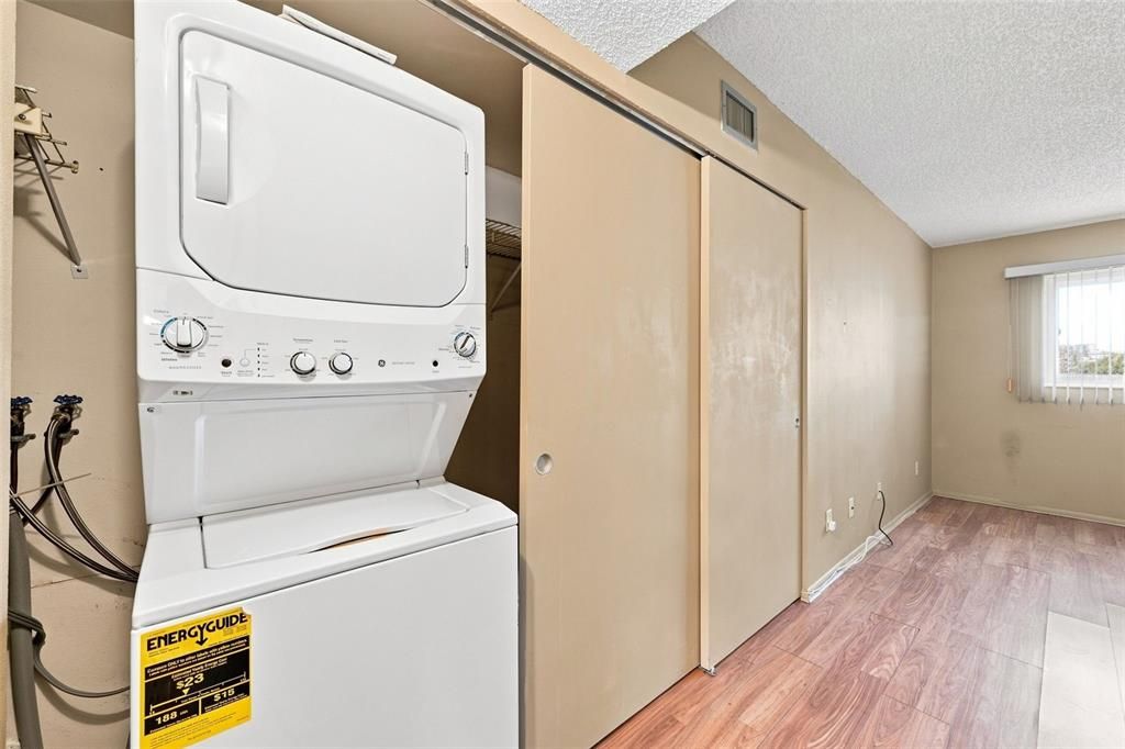 На продажу: $139,900 (2 спален, 2 ванн, 1050 Квадратных фут)