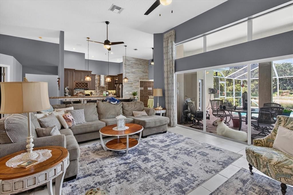 En Venta: $599,995 (3 camas, 3 baños, 2347 Pies cuadrados)