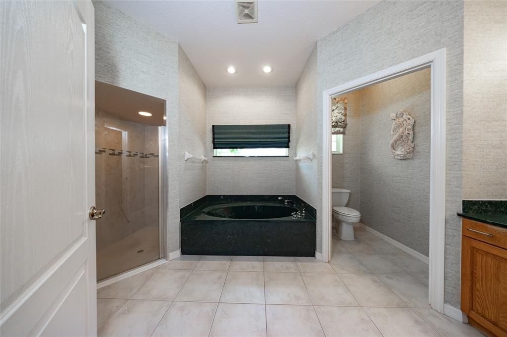 For Sale: $550,000 (4 beds, 2 baths, 2580 Square Feet)