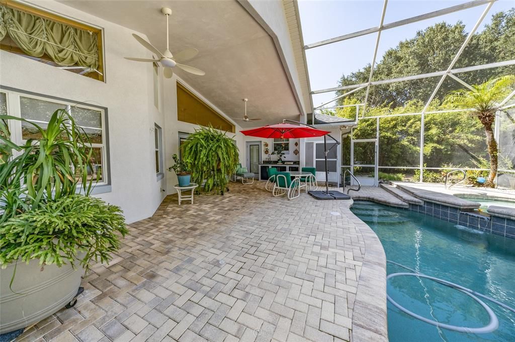 For Sale: $550,000 (4 beds, 2 baths, 2580 Square Feet)