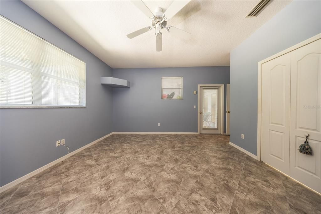 For Sale: $550,000 (4 beds, 2 baths, 2580 Square Feet)