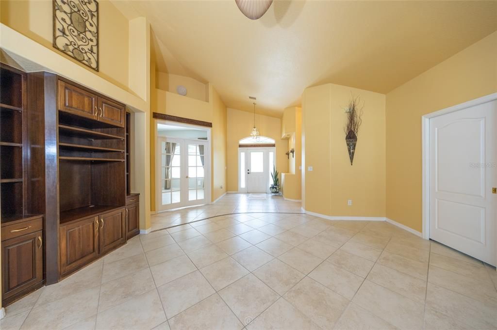 For Sale: $550,000 (4 beds, 2 baths, 2580 Square Feet)
