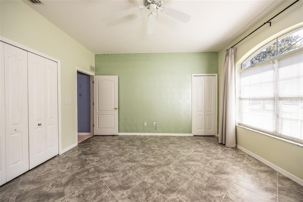 For Sale: $550,000 (4 beds, 2 baths, 2580 Square Feet)