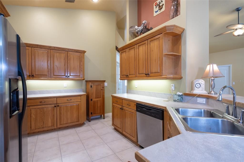 For Sale: $550,000 (4 beds, 2 baths, 2580 Square Feet)