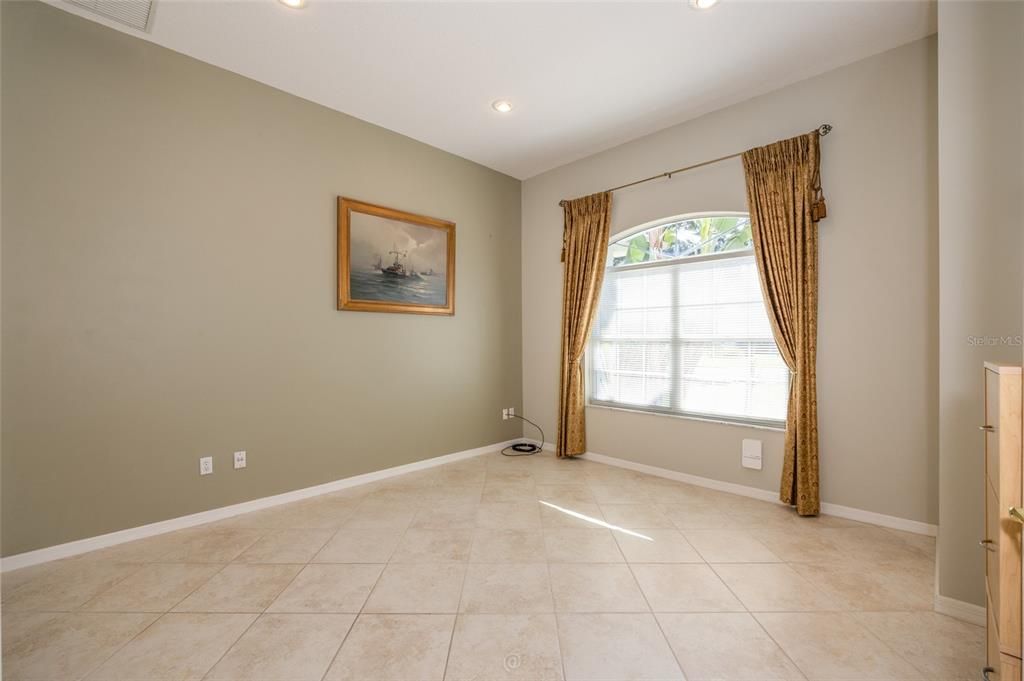 For Sale: $550,000 (4 beds, 2 baths, 2580 Square Feet)