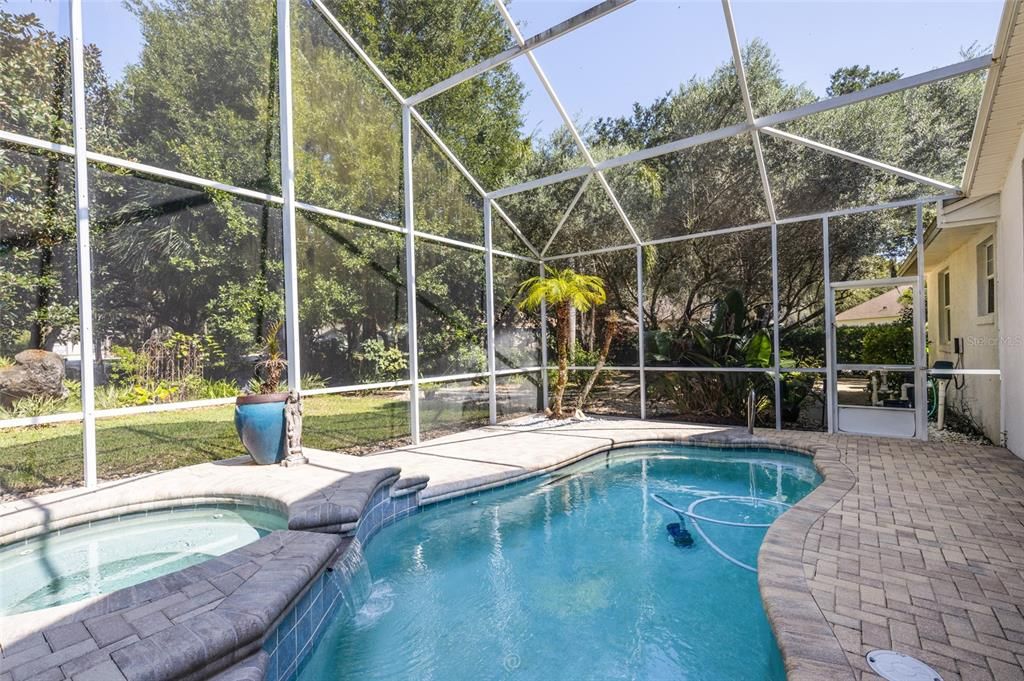 For Sale: $550,000 (4 beds, 2 baths, 2580 Square Feet)