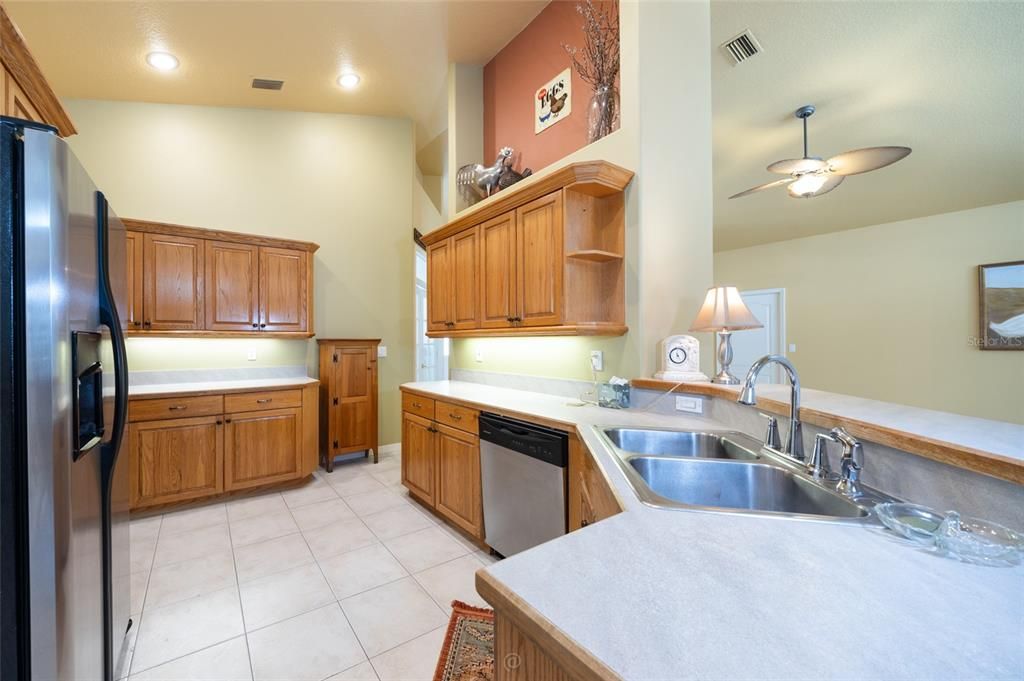 For Sale: $550,000 (4 beds, 2 baths, 2580 Square Feet)