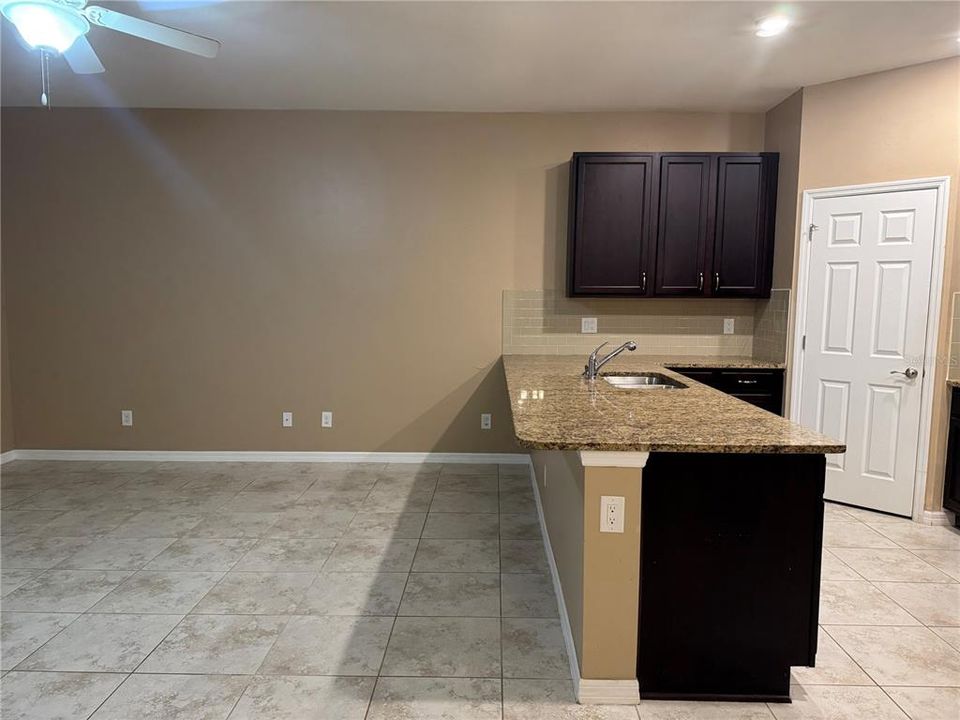For Rent: $1,585 (3 beds, 2 baths, 1255 Square Feet)