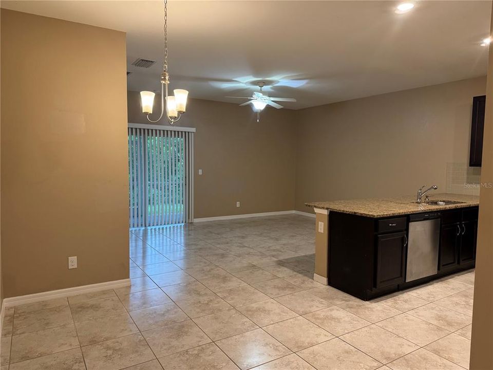 For Rent: $1,585 (3 beds, 2 baths, 1255 Square Feet)