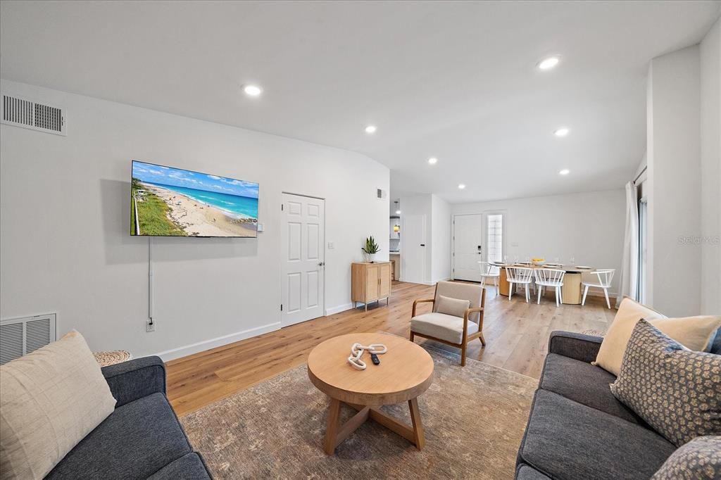 For Sale: $749,900 (5 beds, 3 baths, 2154 Square Feet)