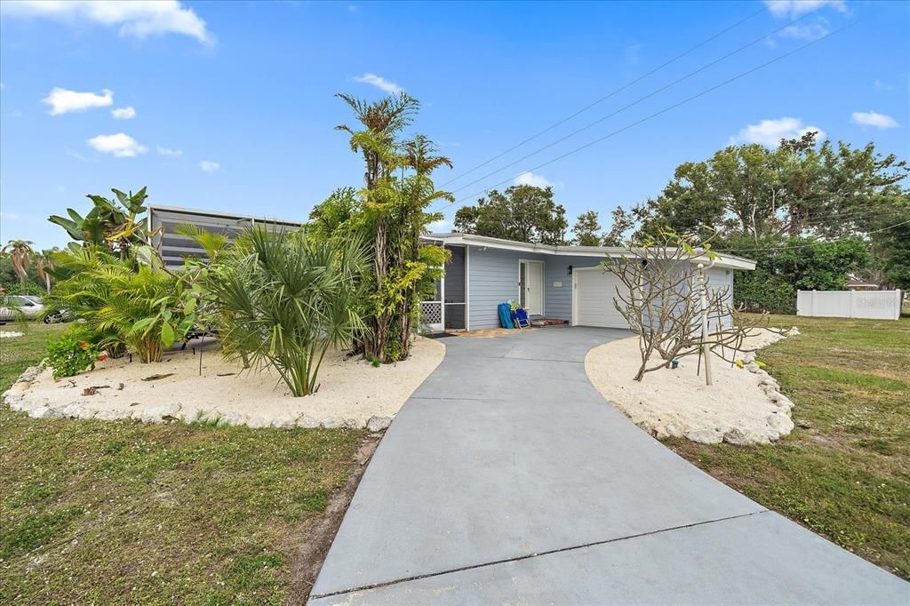 For Sale: $749,900 (5 beds, 3 baths, 2154 Square Feet)