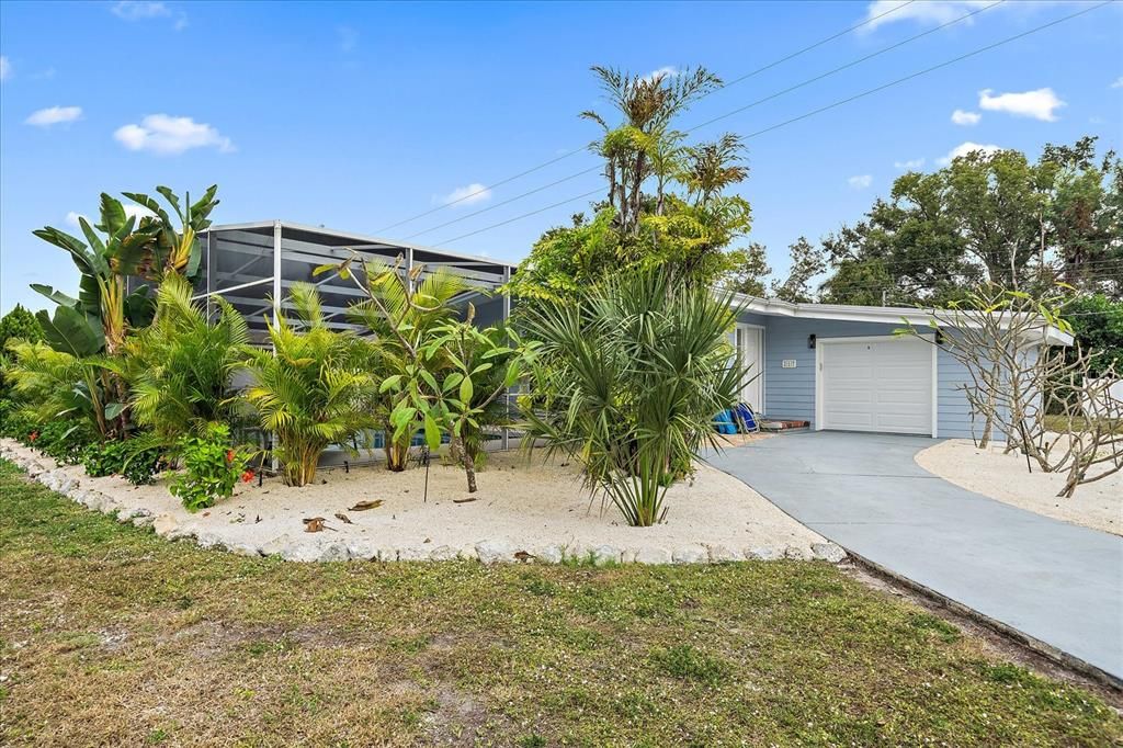 For Sale: $749,900 (5 beds, 3 baths, 2154 Square Feet)